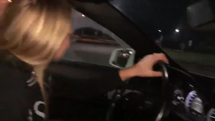 Siswet – Even Plassen In Frankrijk Op De Parkeerplaats Fetish Butt Kink