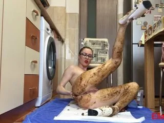 EllaGilbert – Extreme Body Smearing screenshot 2