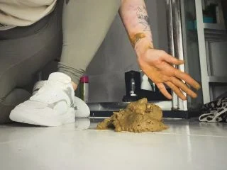 SweetbettyParlour – Two INSANE Girl Poop LOADS screenshot 5