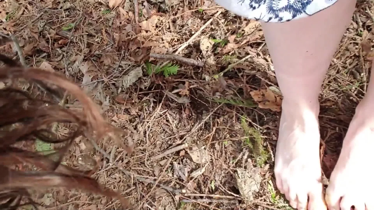 NerdyFaery – Upskirt No Panties Power Piss Outdoors