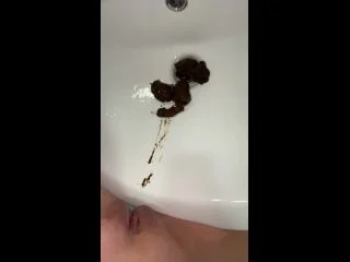 AliceTop – My Thick Poo Reveals My Bottom screenshot 4