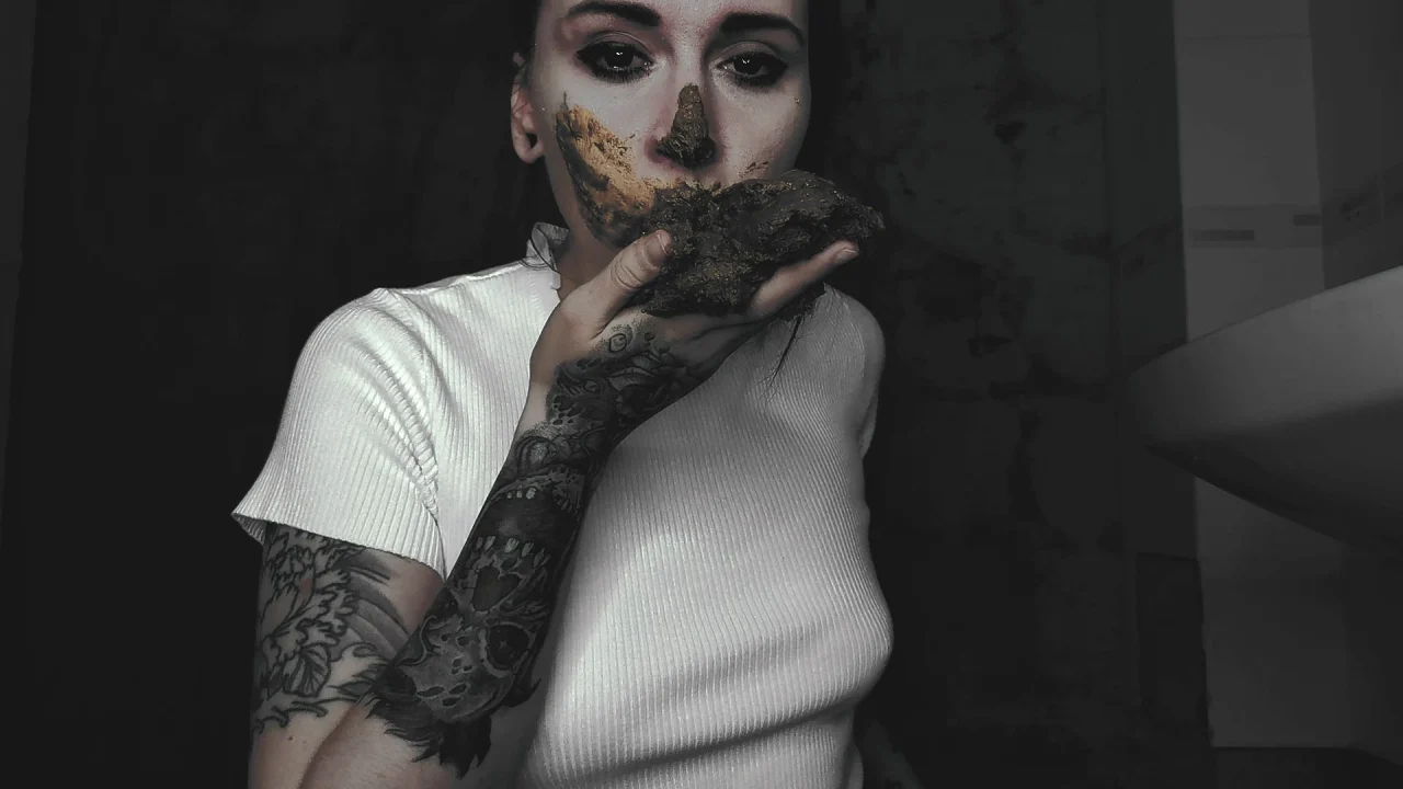 DirtyBetty – Real Devil Gold From The Ass