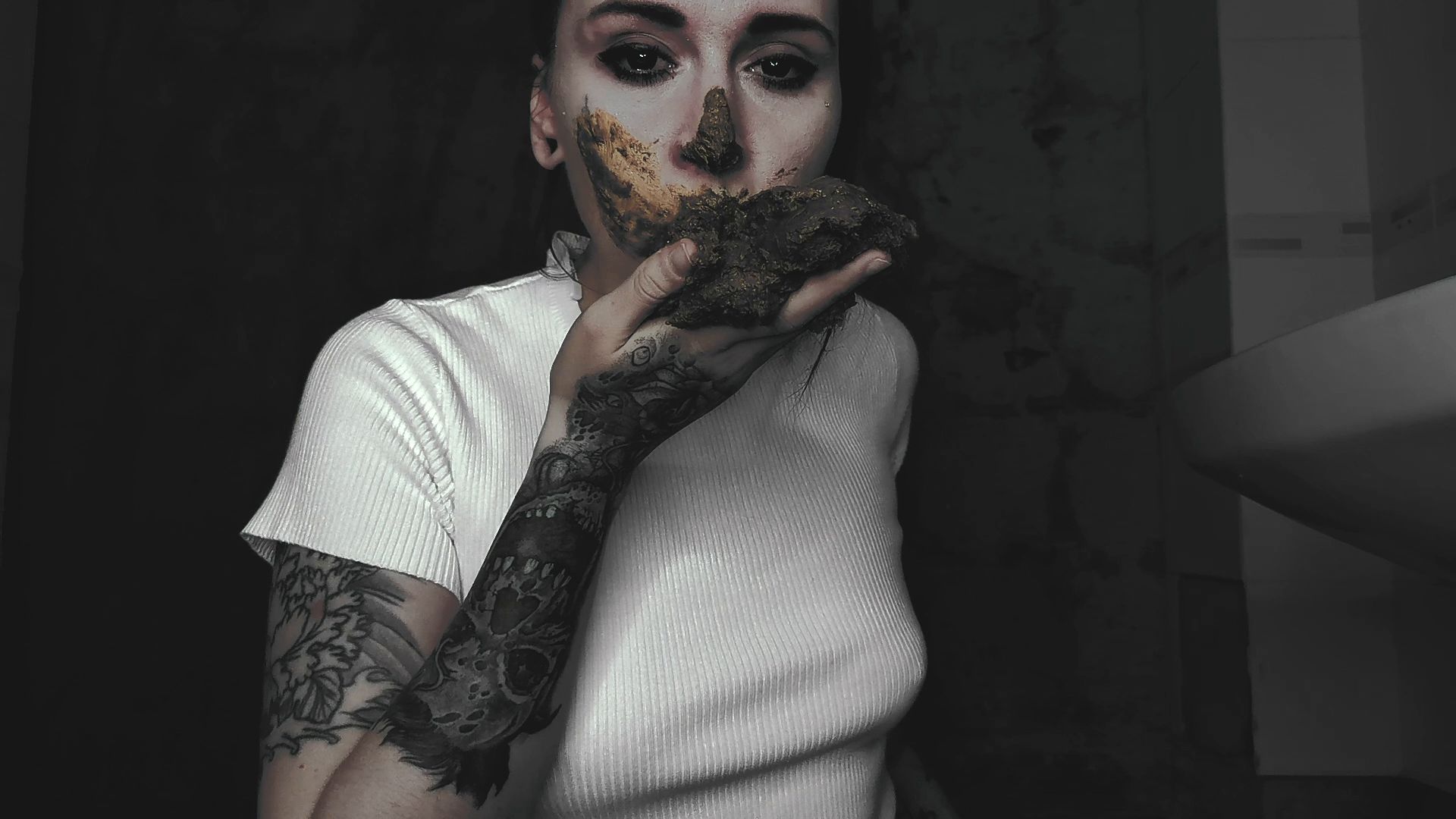 DirtyBetty – Real Devil Gold From The Ass