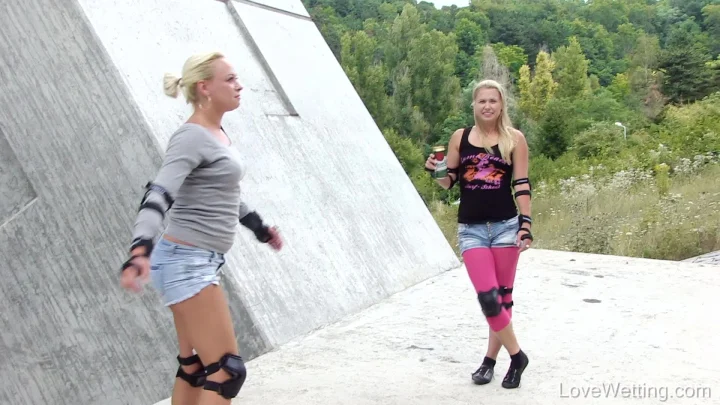 Wet Wrestling – Naomi