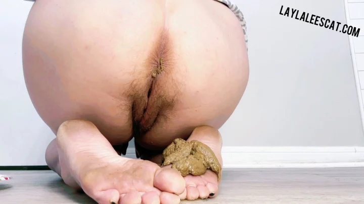 Layla Lee – Laylas Poop – Feet Playtime