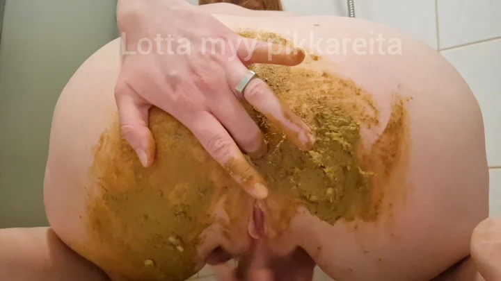 Lotta Pupu – Messy Masturbating