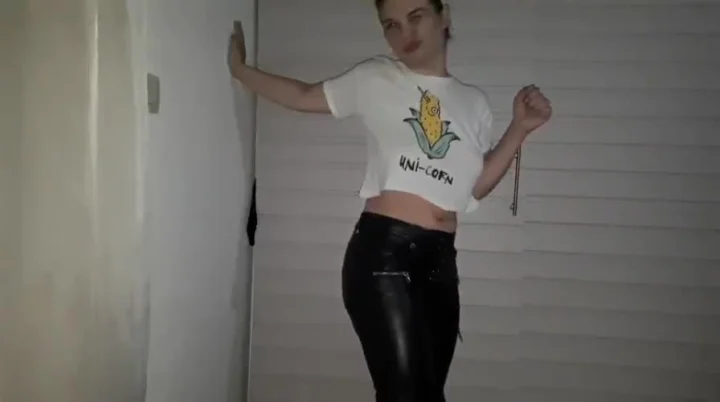 XOBunny – Farts And Shit In Leather Pants
