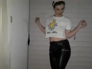 XOBunny – Farts And Shit In Leather Pants screenshot 7