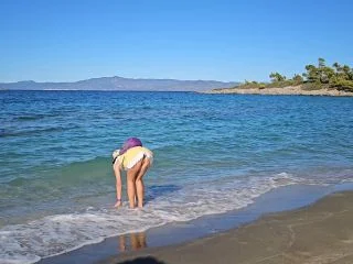 Up Dress NO PANTIES At Crowded Public Beach Natural Girl CLOSE UP Public PEE screenshot 5