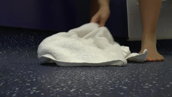 Bad Dolly – Cant Hold It In Peeing On A Towel