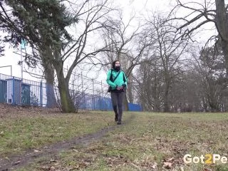 Leaning To Pee screenshot 1