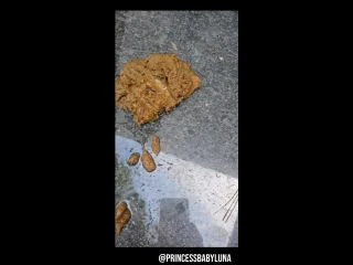PrincessBabyLuna – Pooping Outside And Playing With It screenshot 3