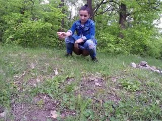 Sexydirtygirl – Sexy Girl Desperate To Pee Outdoor Pee screenshot 1