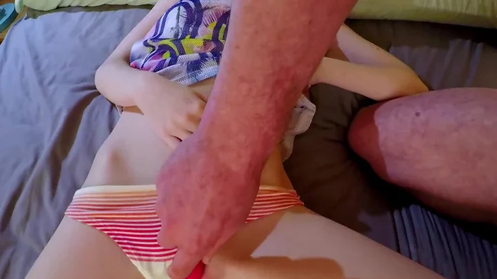 Ffezine – A Daughters Bath Before Bed