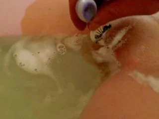 Ffezine – A Daughters Bath Before Bed screenshot 1
