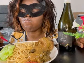 Smutty Luce – Struggling While I Have A Shit Dinner screenshot 4