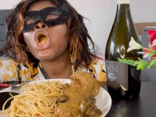 Smutty Luce – Struggling While I Have A Shit Dinner screenshot 5