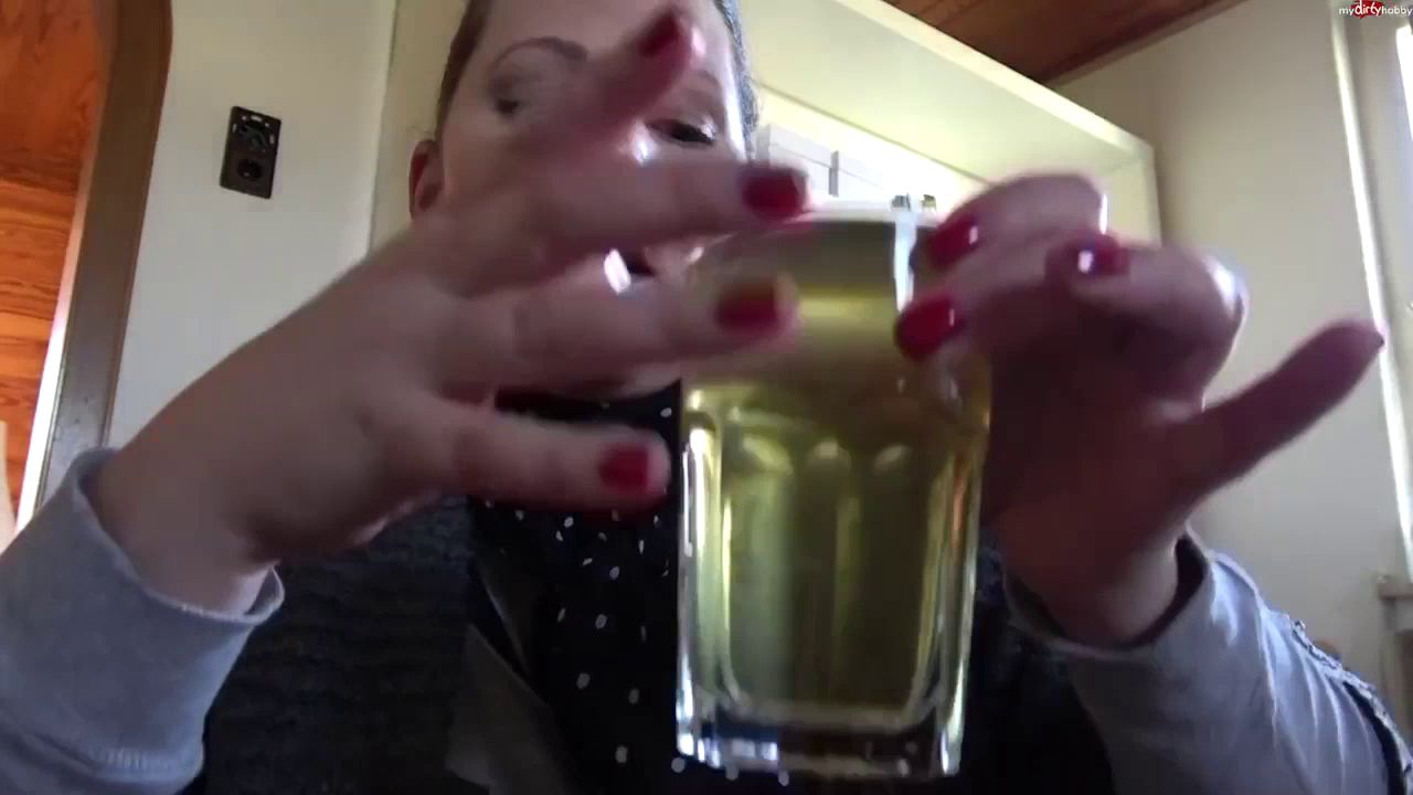 Viktoria Goo – Die Eigenurin-Pisstrinkkur – 7x Extrem Pissetrinken