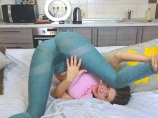 Piss Explosion – Brunette Floods Her Tight Green screenshot 4
