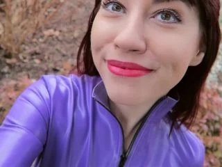 Mylene – Latex Pee Outdoors Home Fist screenshot 3