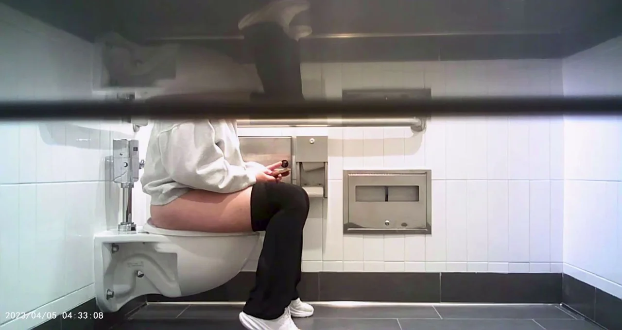 Hot Girls On Student Toilet 1