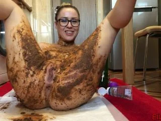 EllaGilbert – Extreme Body And Face Smearing screenshot 3