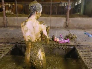 Kaitlyn Katsaros Wild In Manure – Kaitlyn Submerges Herself In Cowshit And Gets It Into Her Mouth screenshot 2