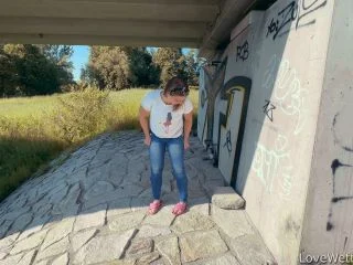 Veronika – Pee Outdoor 4k screenshot 1