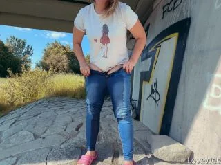 Veronika – Pee Outdoor 4k screenshot 7