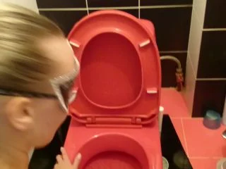 Brown Wife – Im Licking A Dirty Toilet screenshot 3