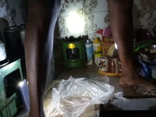 Pinky Prada Kitchen Shit At Night screenshot 3