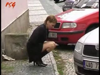 Steffi Poop And Pee In Public screenshot 1