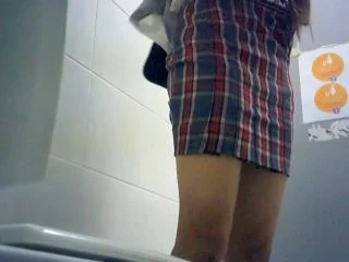 Urinating In Leopard-print Underwear screenshot 1
