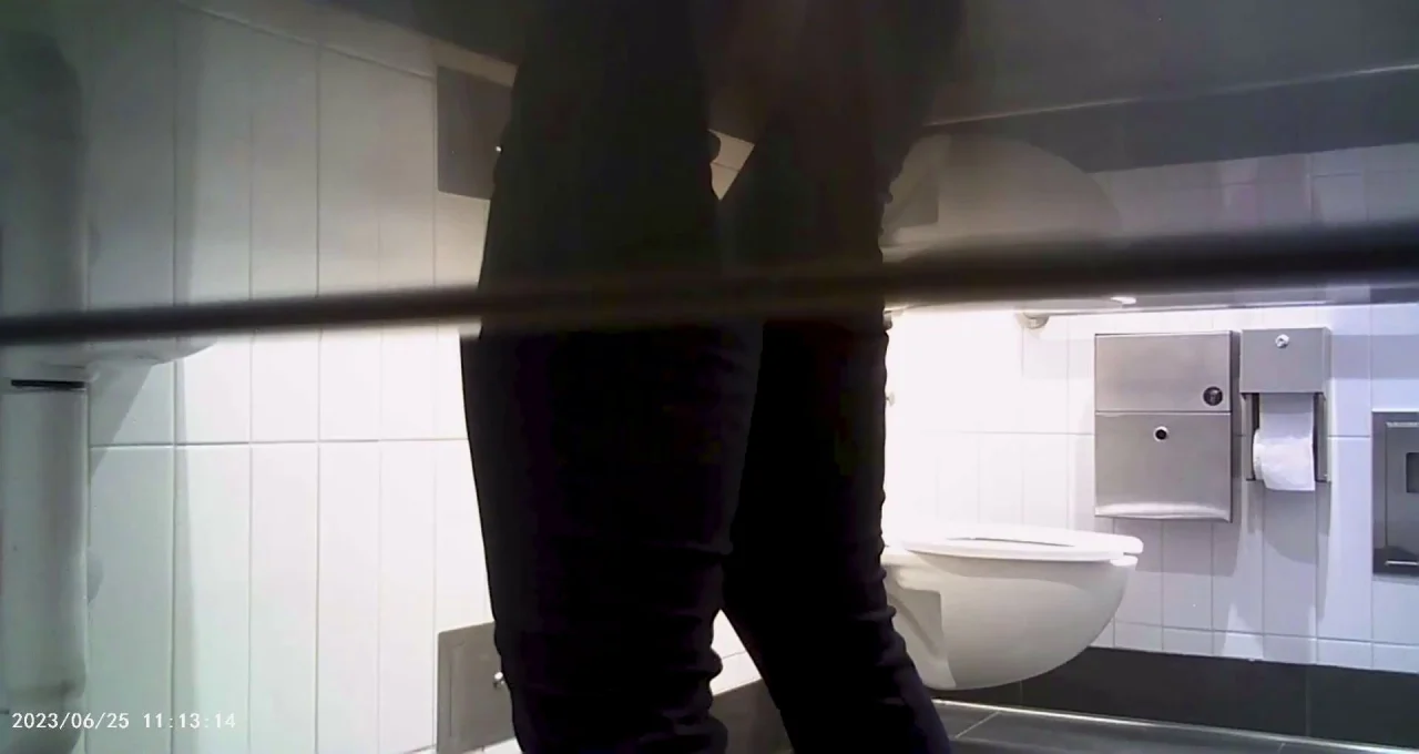 Hot Girls On Student Toilet 2