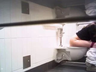 Hot Girls On Student Toilet 2 screenshot 3