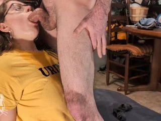 Sloppy Girlfriend Asked Me To Pee In Her Mouth screenshot 4