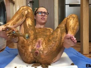 EllaGilbert – Extreme Facial And Body Smearing Strikes Again screenshot 2