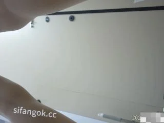 Beautiful Streamer Peeing Three Times screenshot 6