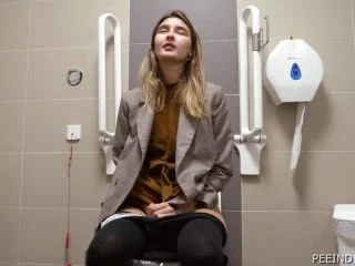 Bara Cermakova – Renata Vesecka – Two Tourists II screenshot 1