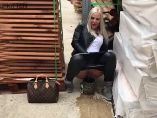 Public PISS Im Baumarkt – Wer Kauft Den Veredelten Blumentopf screenshot 6