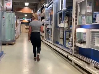 SteffiBlond – Public Baumarkt Duschen Piss – WOAH Heftig War Das Riskant screenshot 3