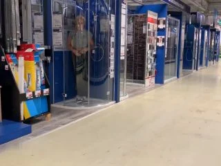 SteffiBlond – Public Baumarkt Duschen Piss – WOAH Heftig War Das Riskant screenshot 4