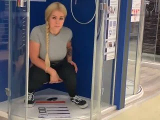 SteffiBlond – Public Baumarkt Duschen Piss – WOAH Heftig War Das Riskant screenshot 6
