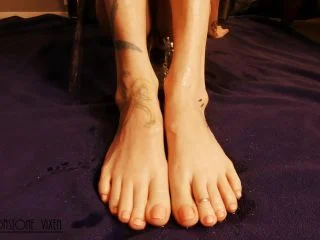 MoonstoneVixen – A Round Of Pee Shots screenshot 6
