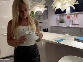 Devil-Sophie – Public IKEA Poop screenshot 1