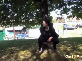 Crouching Pee screenshot 2