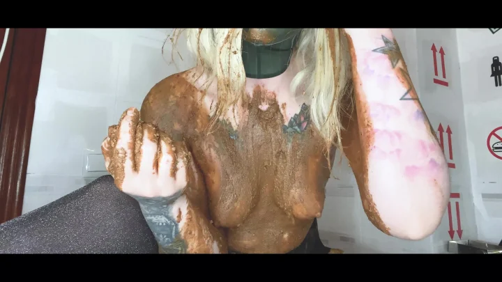 DirtyBetty – Play With Own Poop