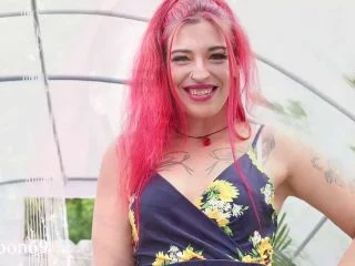 Garden Piss Red Haired screenshot 2