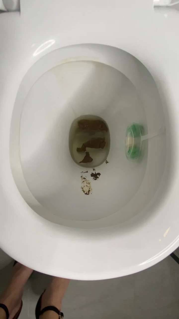 Markovna – I M Standing In Heels In The Toilet