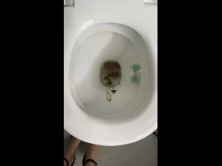 Markovna – I M Standing In Heels In The Toilet screenshot 5